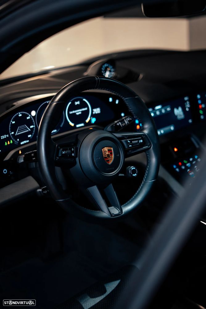 Porsche Taycan Sport Turismo - 35