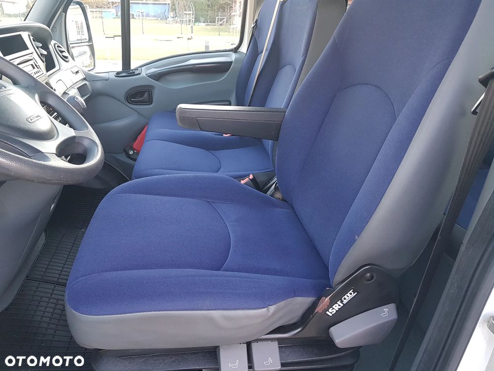 Iveco 35C15 Salon Polska, 7 osobowy + kontener - 17