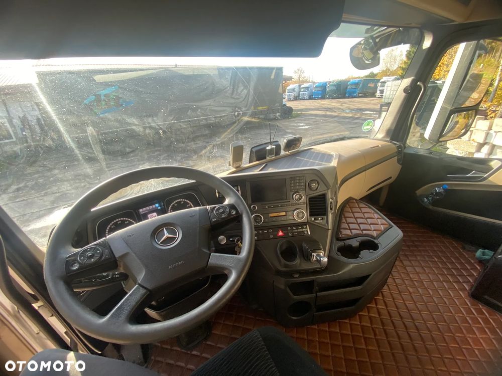 Mercedes-Benz actros - 7