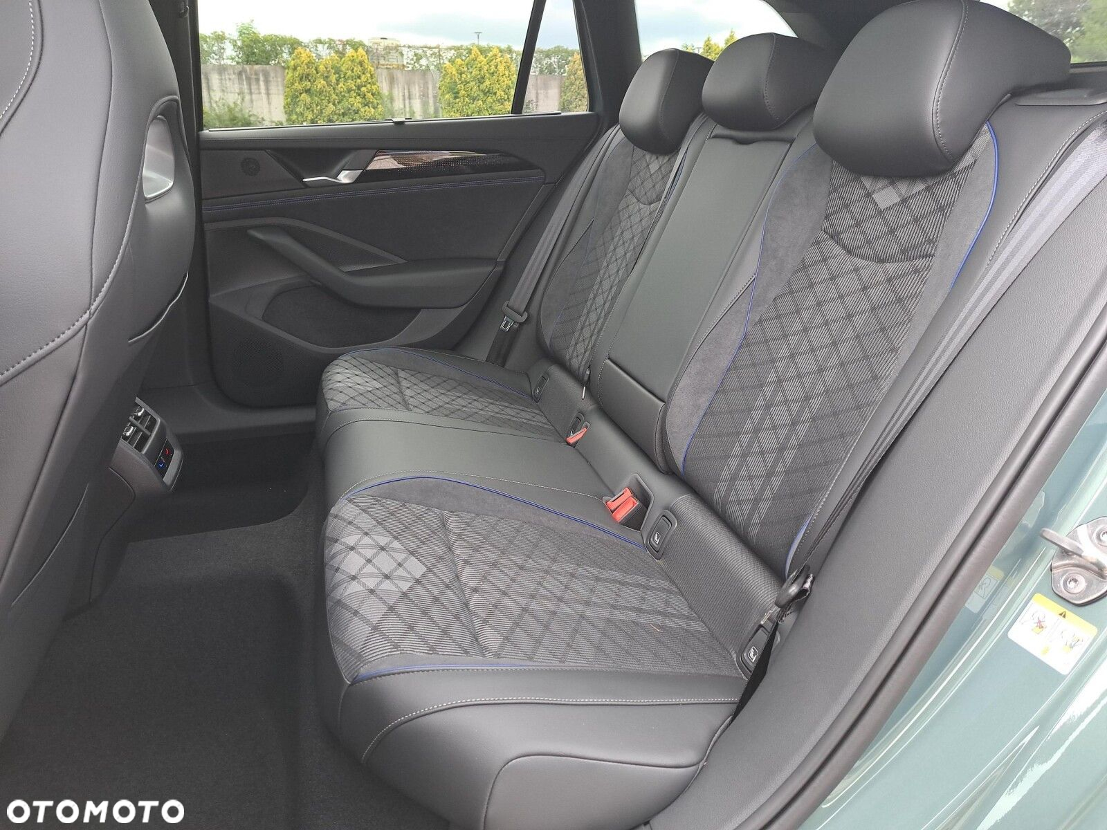 Volkswagen Passat 2.0 TSI 4Mot R-Line Plus DSG - 15