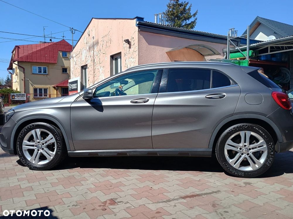 Mercedes-Benz GLA 200 7G-DCT - 4