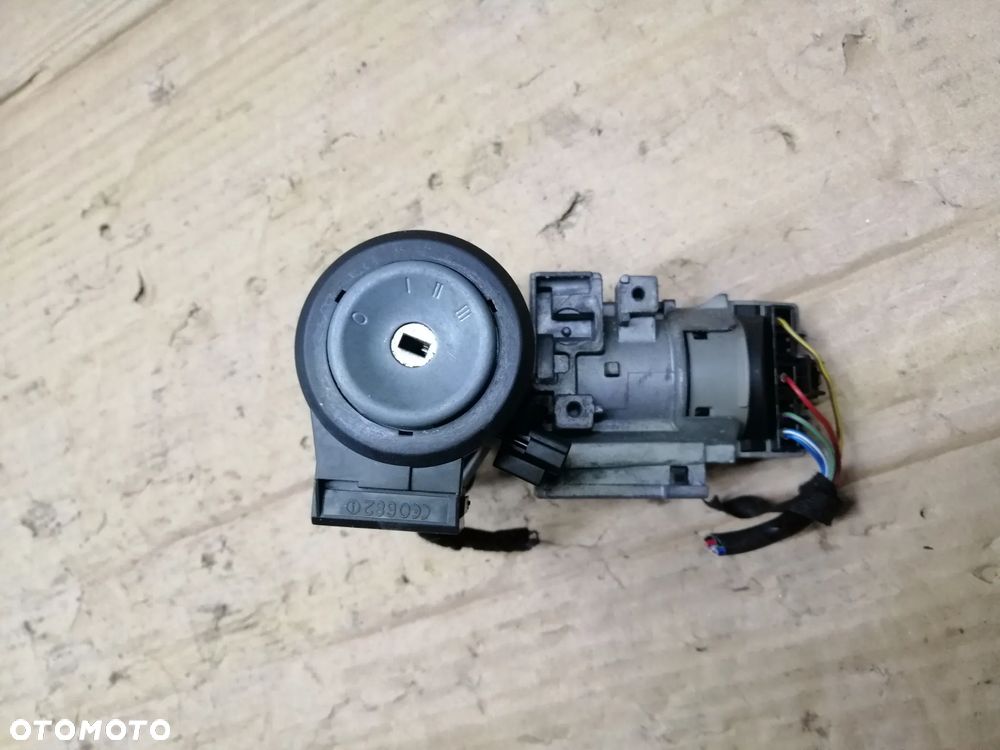 Ford Fiesta MK VII 1.6 TDCi sterownik silnika 8V21-12A650-PE 7FCE 0281014989 stacyjka klucze immo licznik i inne - 10