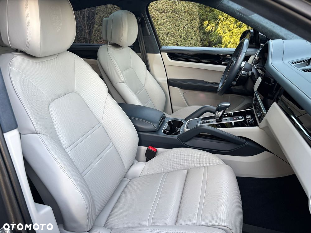 Porsche Cayenne Coupe E-Hybrid - 15