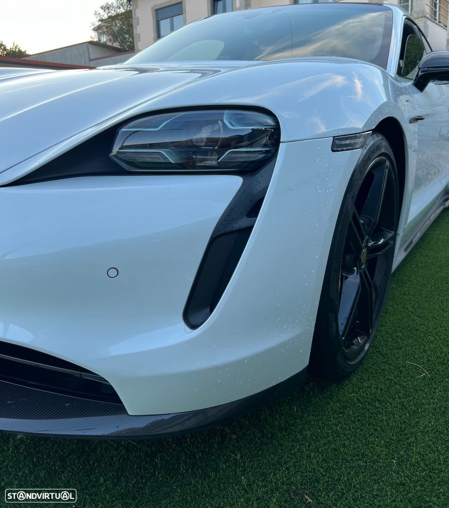 Porsche Taycan Turbo S - 11