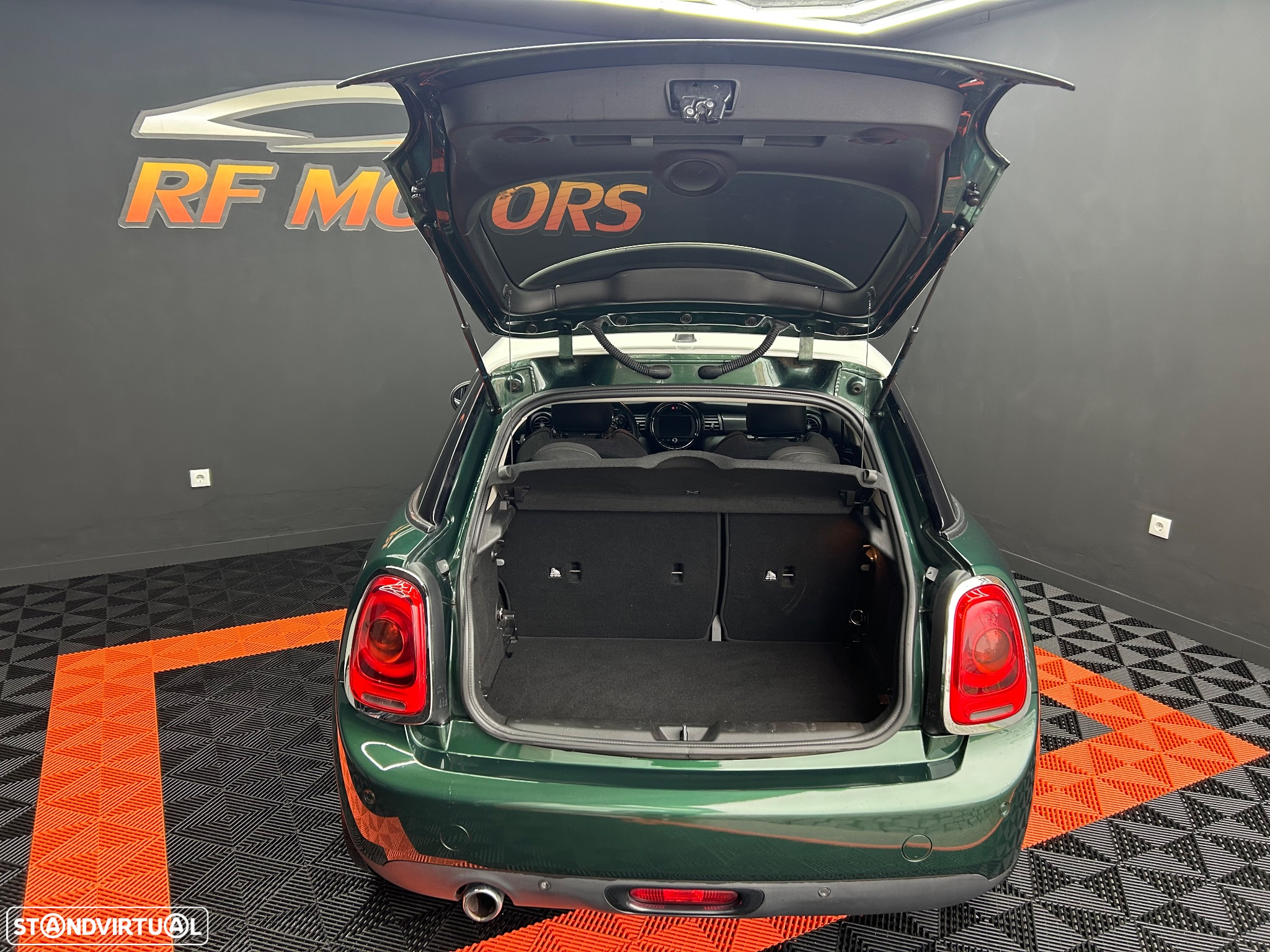 MINI 5 Portas Cooper D Auto - 29