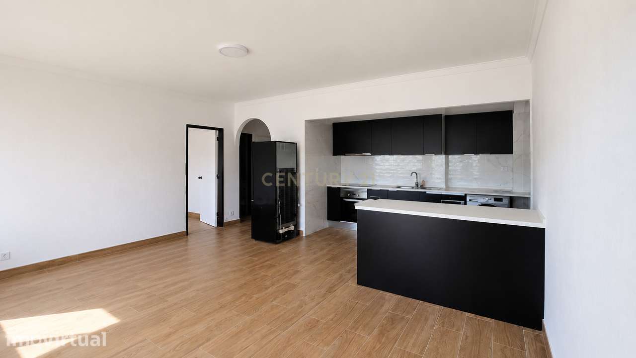 Apartamento T1 remodelado - Centro Costa de Caparica - Grande imagem: 2/9