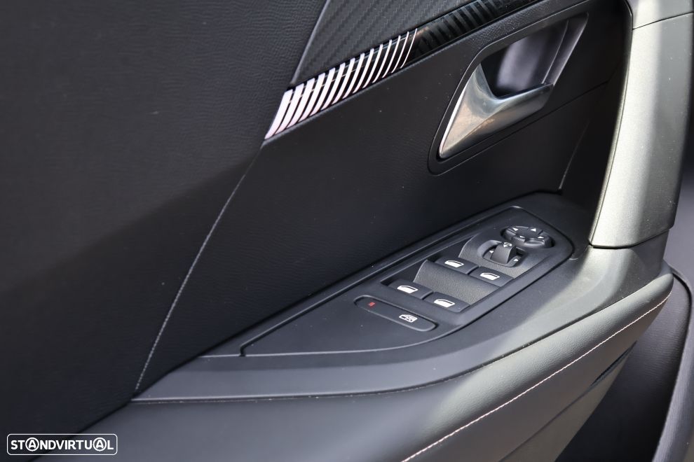 Peugeot 2008 1.2 Hybrid Allure e-DCS6 - 18