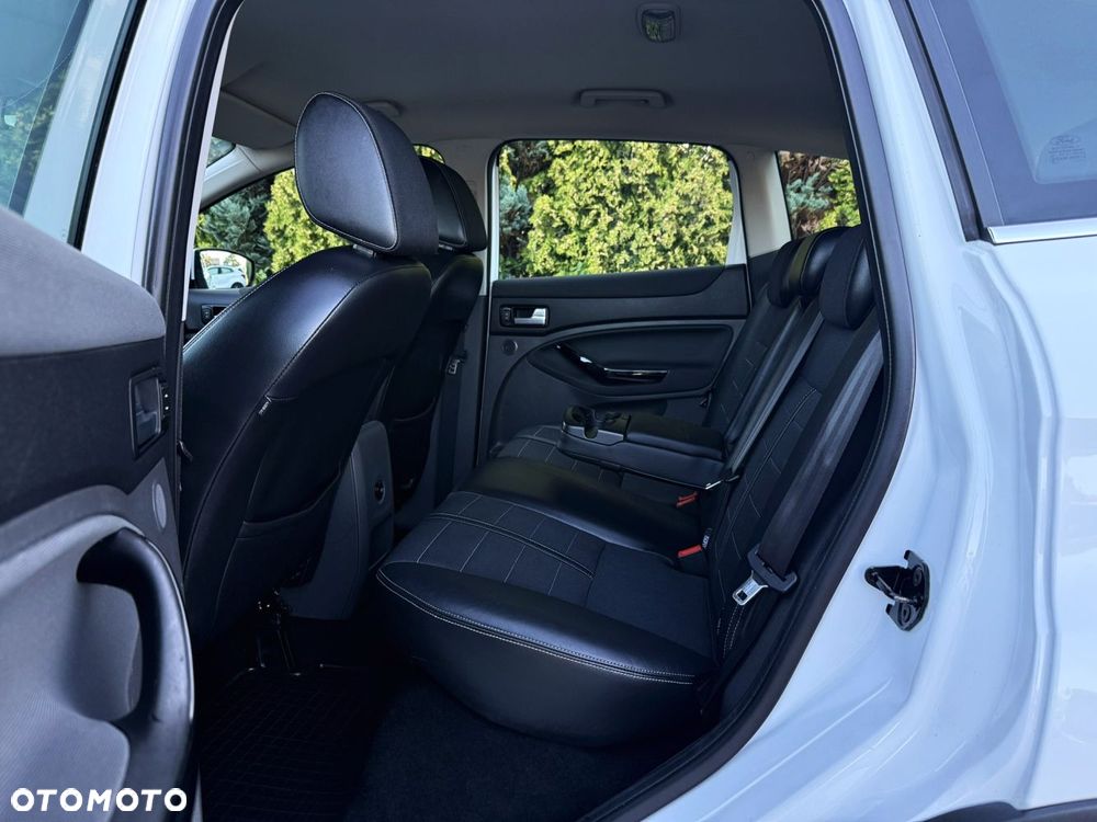 Ford Kuga - 36
