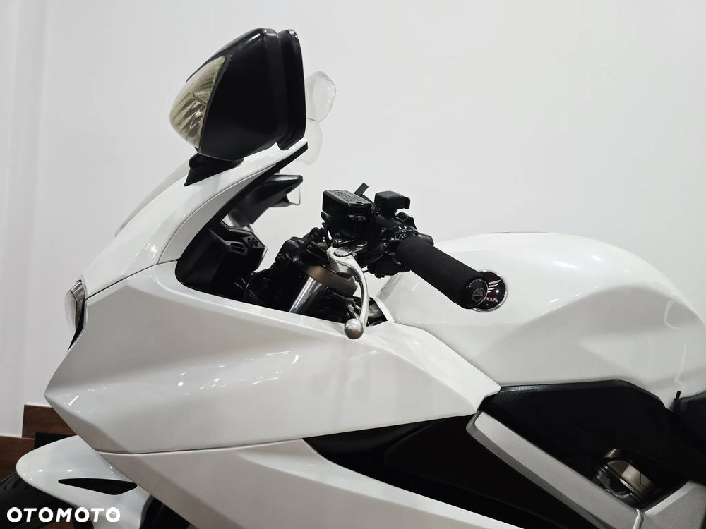 Honda VFR - 25