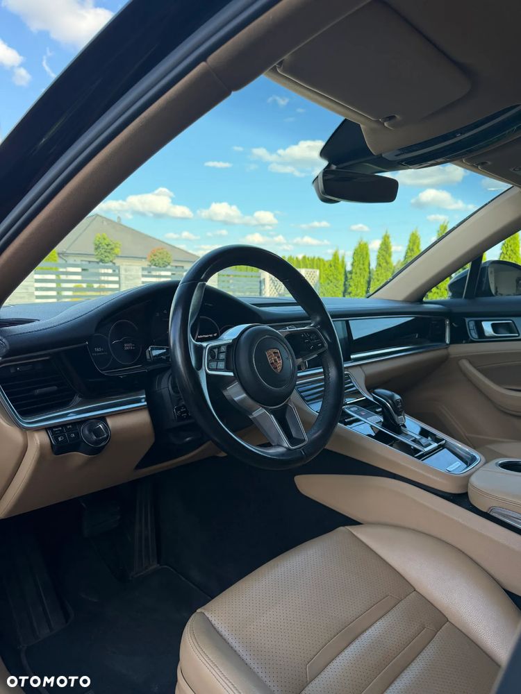 Porsche Panamera 4 - 12