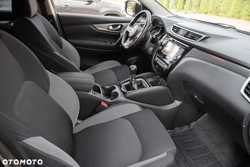 Nissan Qashqai 1.2 DIG-T N-Vision - 29