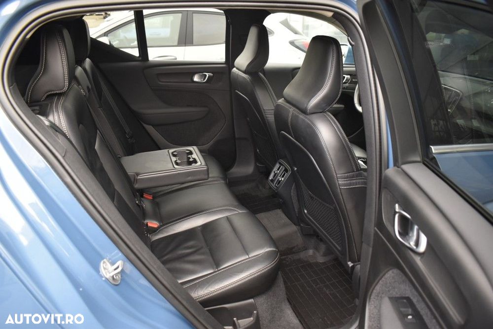 Volvo XC 40 - 32