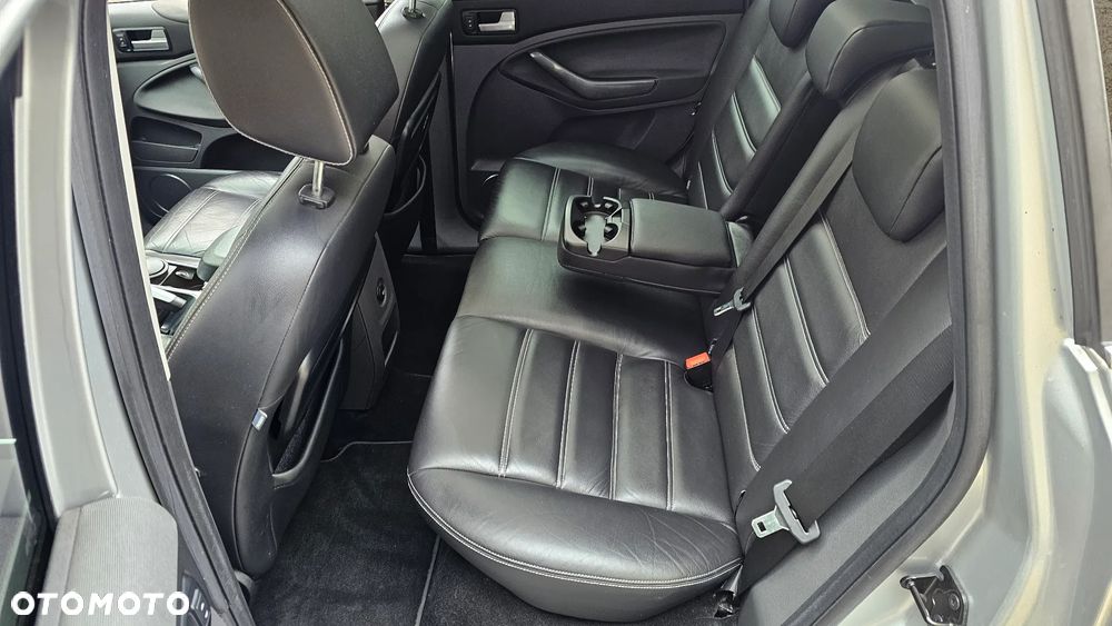 Ford Kuga 2.0 TDCi 2x4 Titanium - 22