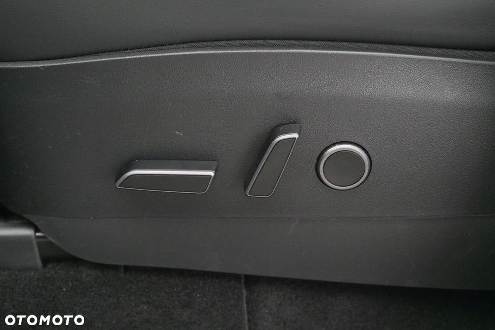 Tesla Model Y - 29