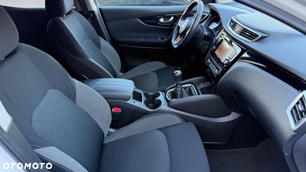 Nissan Qashqai 1.3 DIG-T N-Connecta - 23