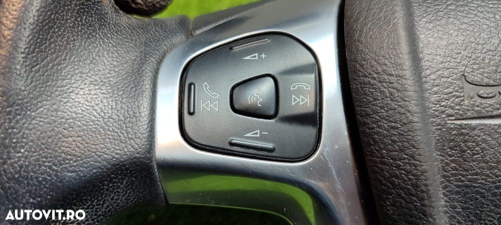 VOLAN PIELE CU COMENZI FORD FIESTA MK7 (FACELIFT) 2013–2017 COD OEM 62145390 F00 (4C2) - 4