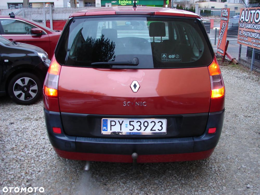 Renault Scenic 2.0 16V Emotion - 8