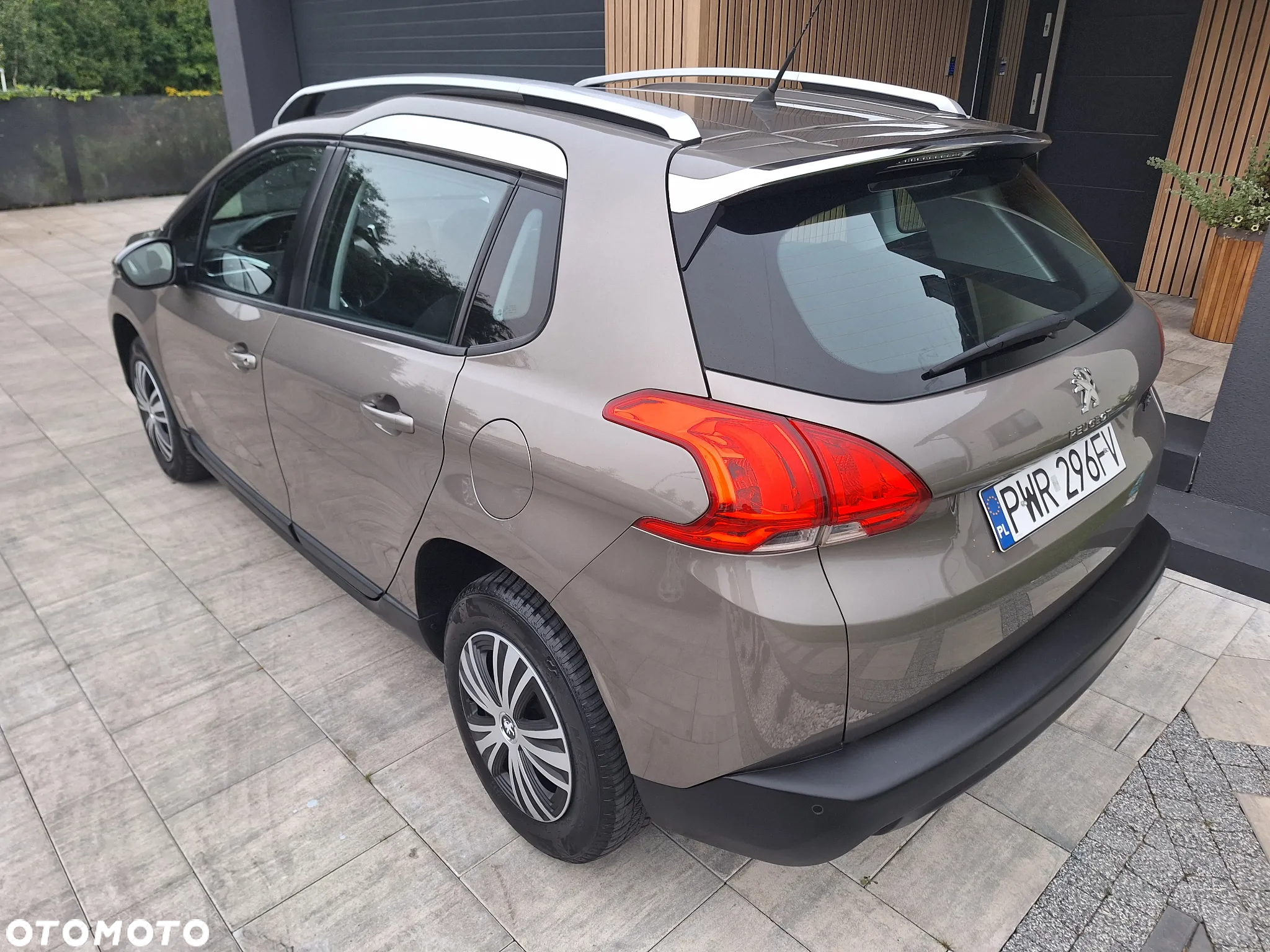 Peugeot 2008 - 4