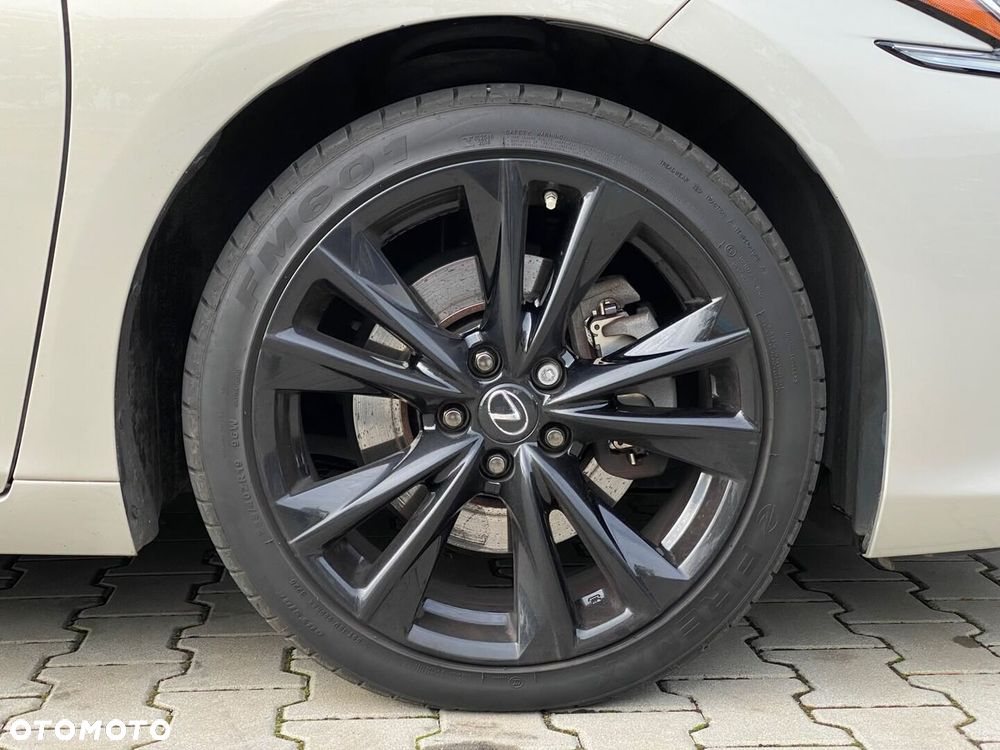 Lexus ES 300h F Sport Design - 39