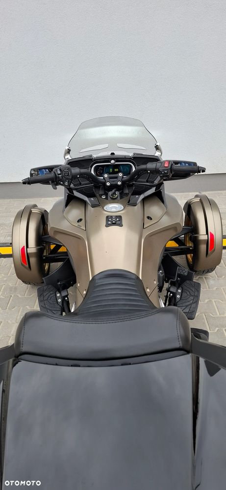 Can-Am Spyder - 11