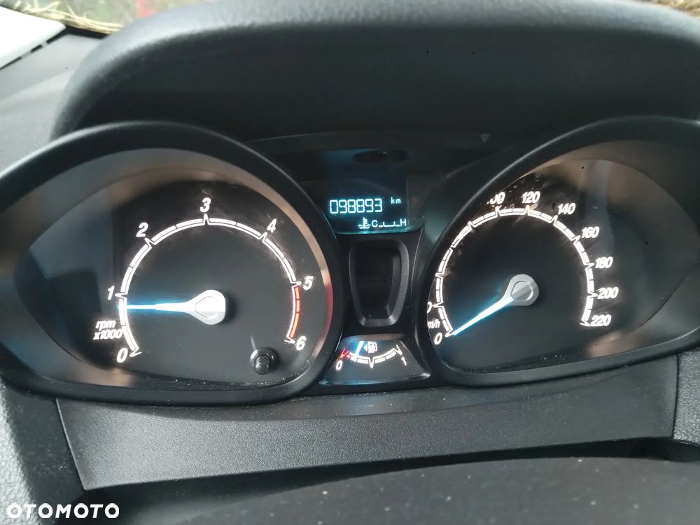 Ford Transit Courier - 20