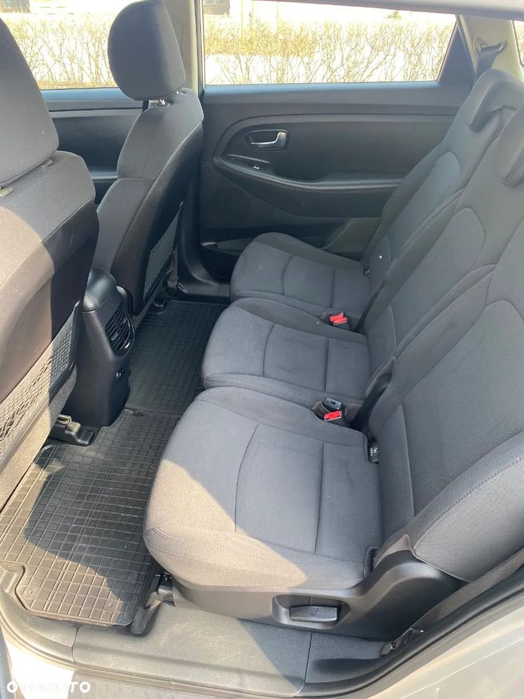 Kia Carens 1.6 GDI M - 9