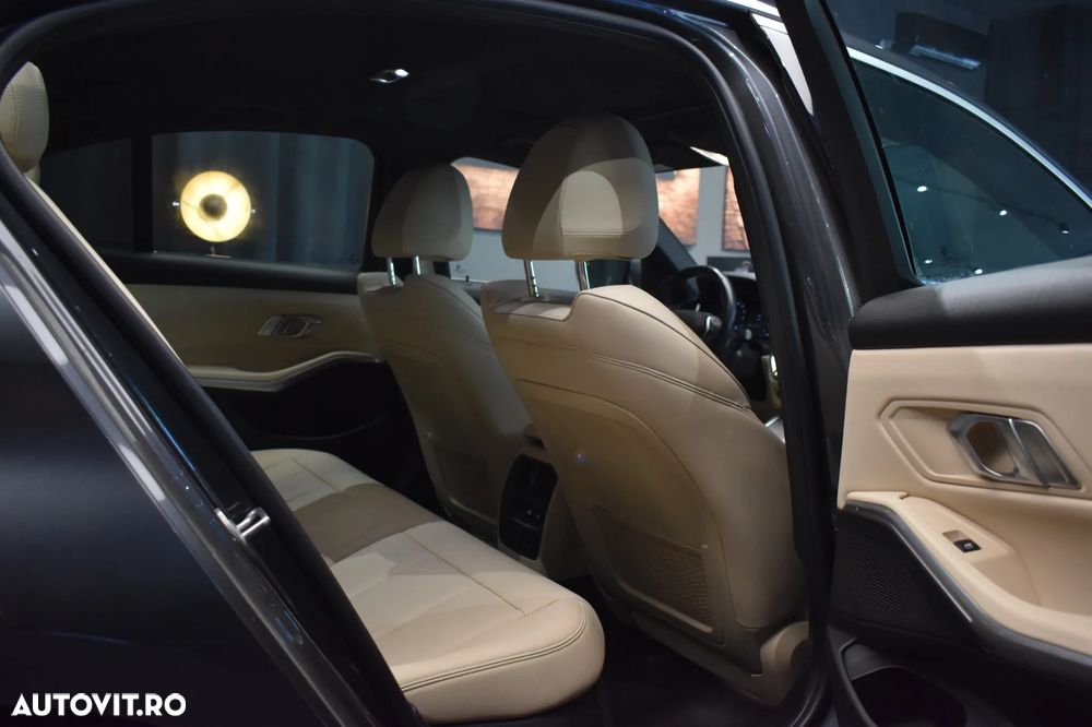 BMW Seria 3 330i Aut. Sport Line - 13