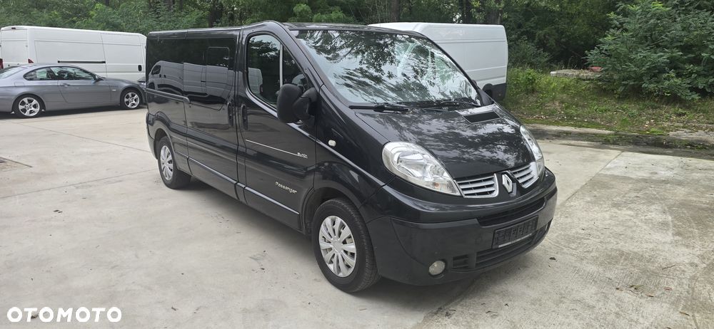 Renault Trafic Grand Passenger Black Edition - 2