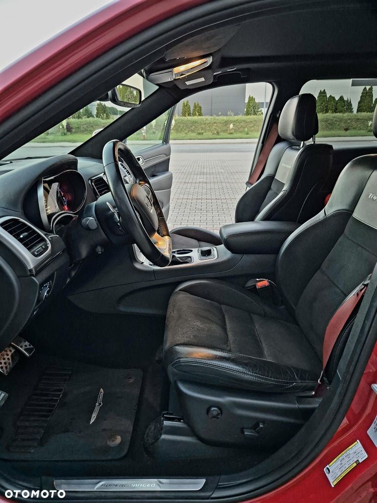 Jeep Grand Cherokee - 12