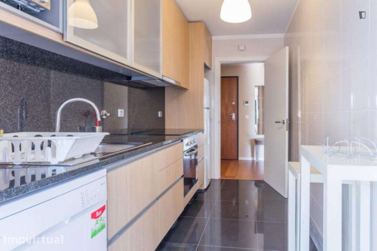 Quarto - localizado em Paranhos Porto - Grande imagem: 2/12