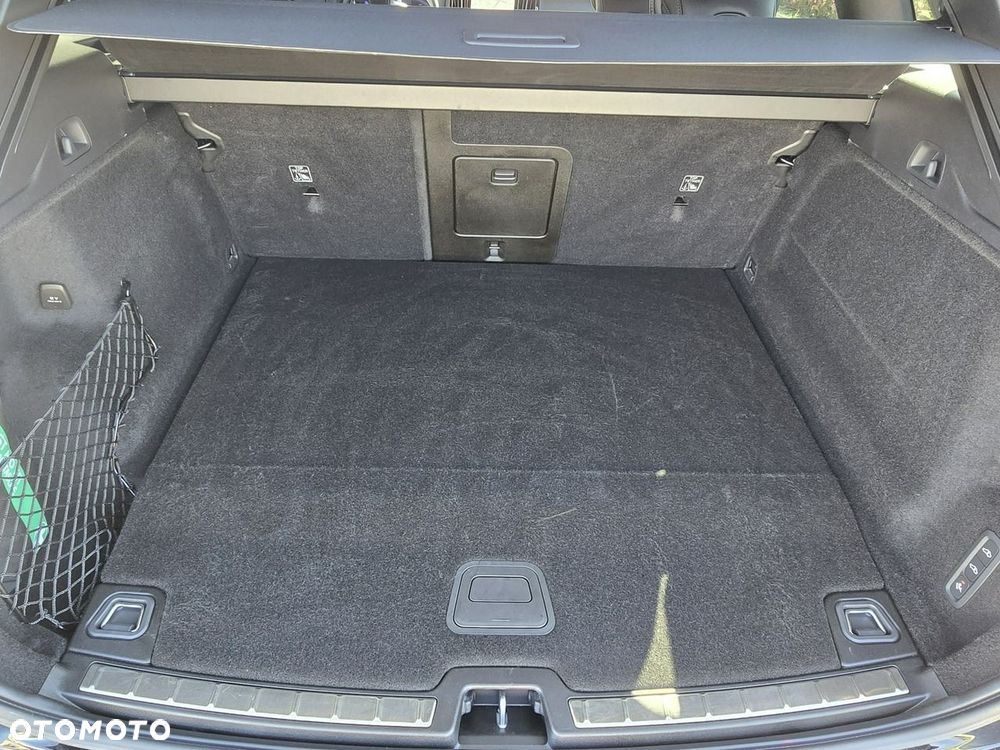 Volvo XC 60 T8 AWD Ultra Black Edition - 11