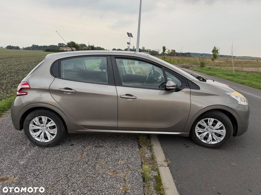 Peugeot 208 - 14