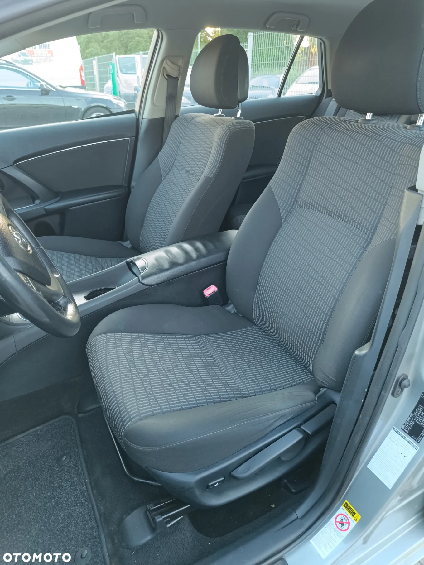 Toyota Avensis 2.0 D-4D Combi Executive - 9