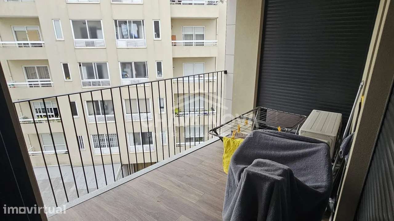 T2 c/ Lugar de Garagem e Arrumos em Mafamude (Centro de Gaia) - Grande imagem: 3/32