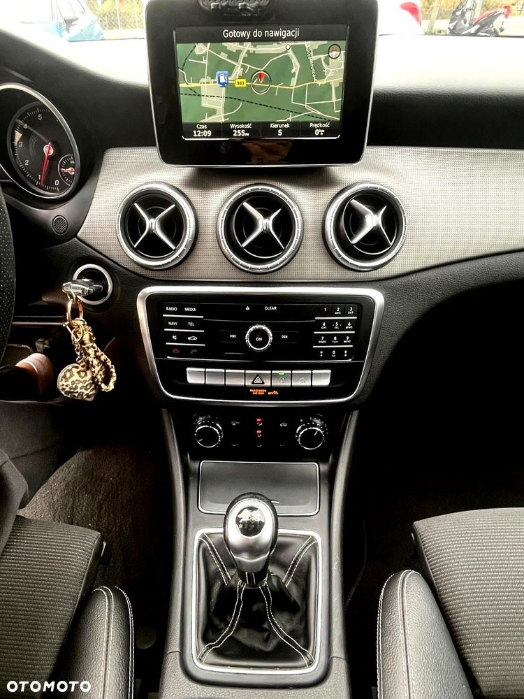 2017 Mercedes-Benz CLA 180, photograph 8