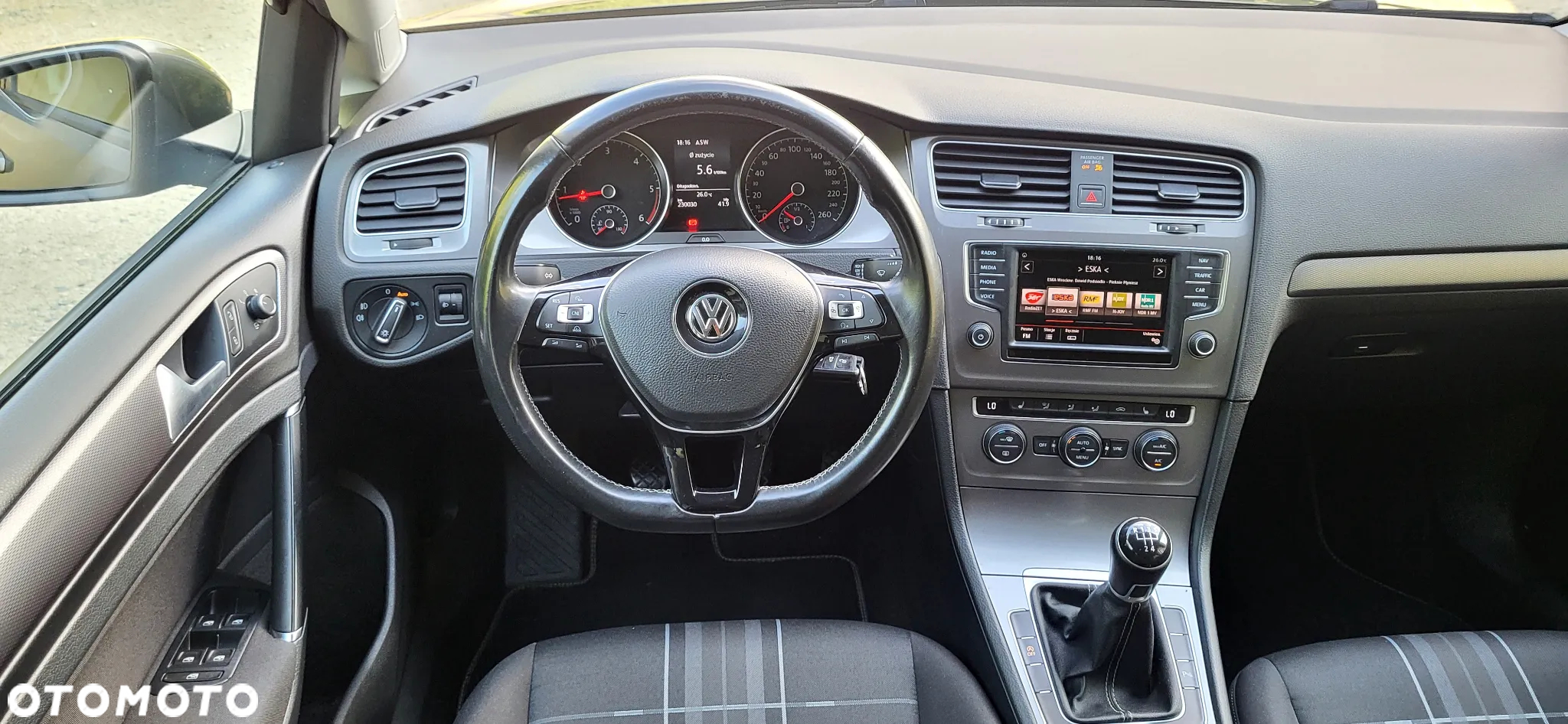 Volkswagen Golf Variant 1.6 TDI BlueMotion Technology Lounge - 26