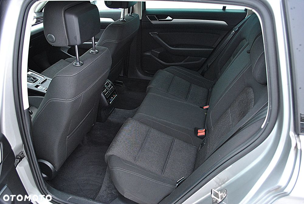 Volkswagen Passat 2.0 TDI SCR DSG Comfortline - 22