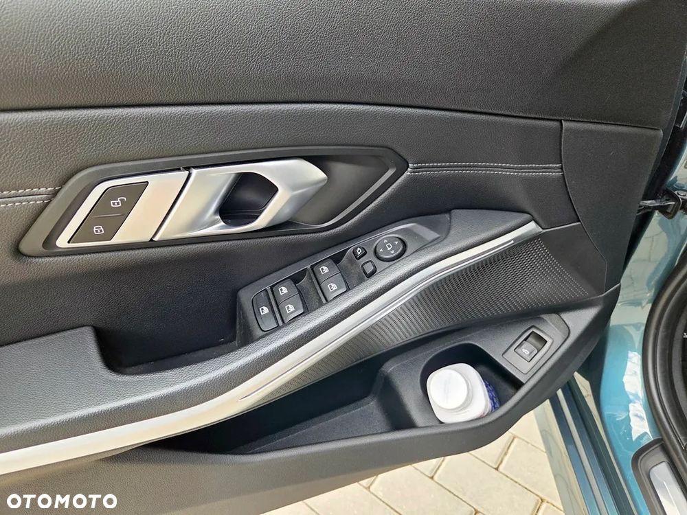 BMW Seria 3 - 16