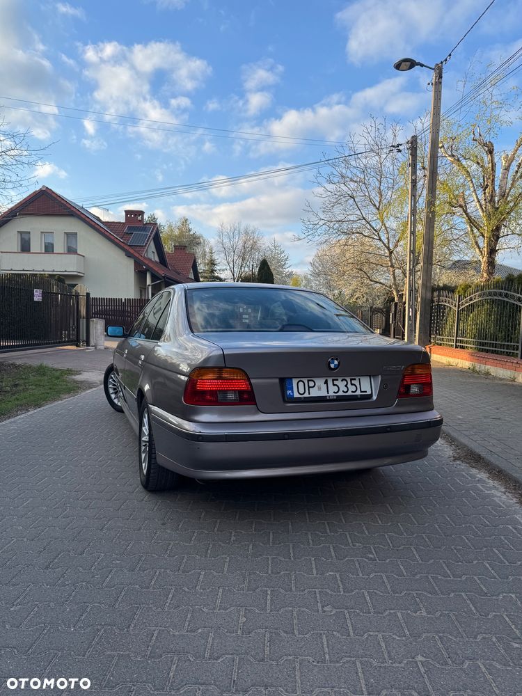 BMW Seria 5 520i - 4