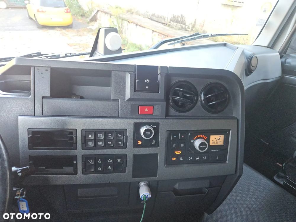 Renault T480 - 13