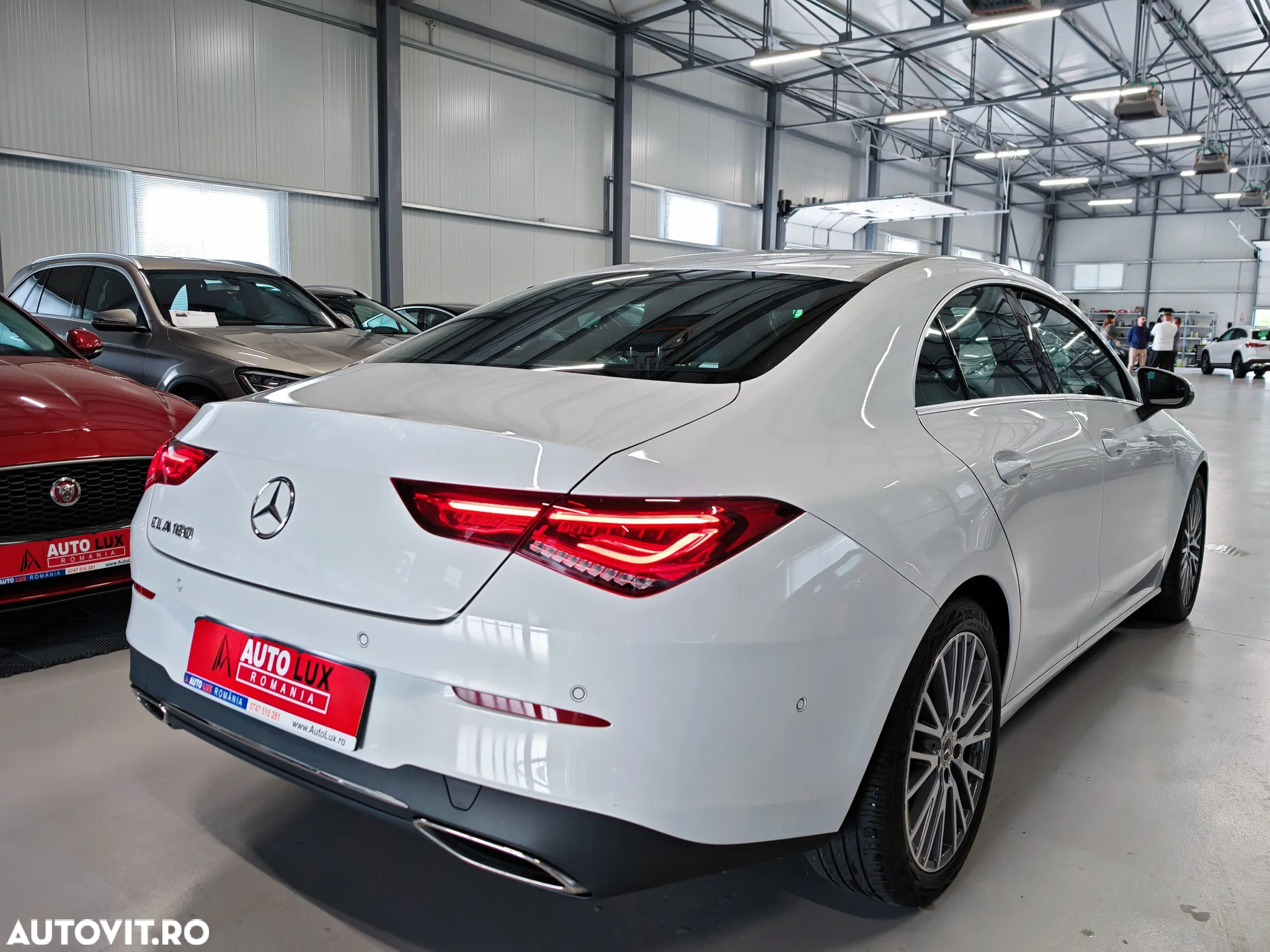 Mercedes-Benz CLA 180 7G-DCT - 4