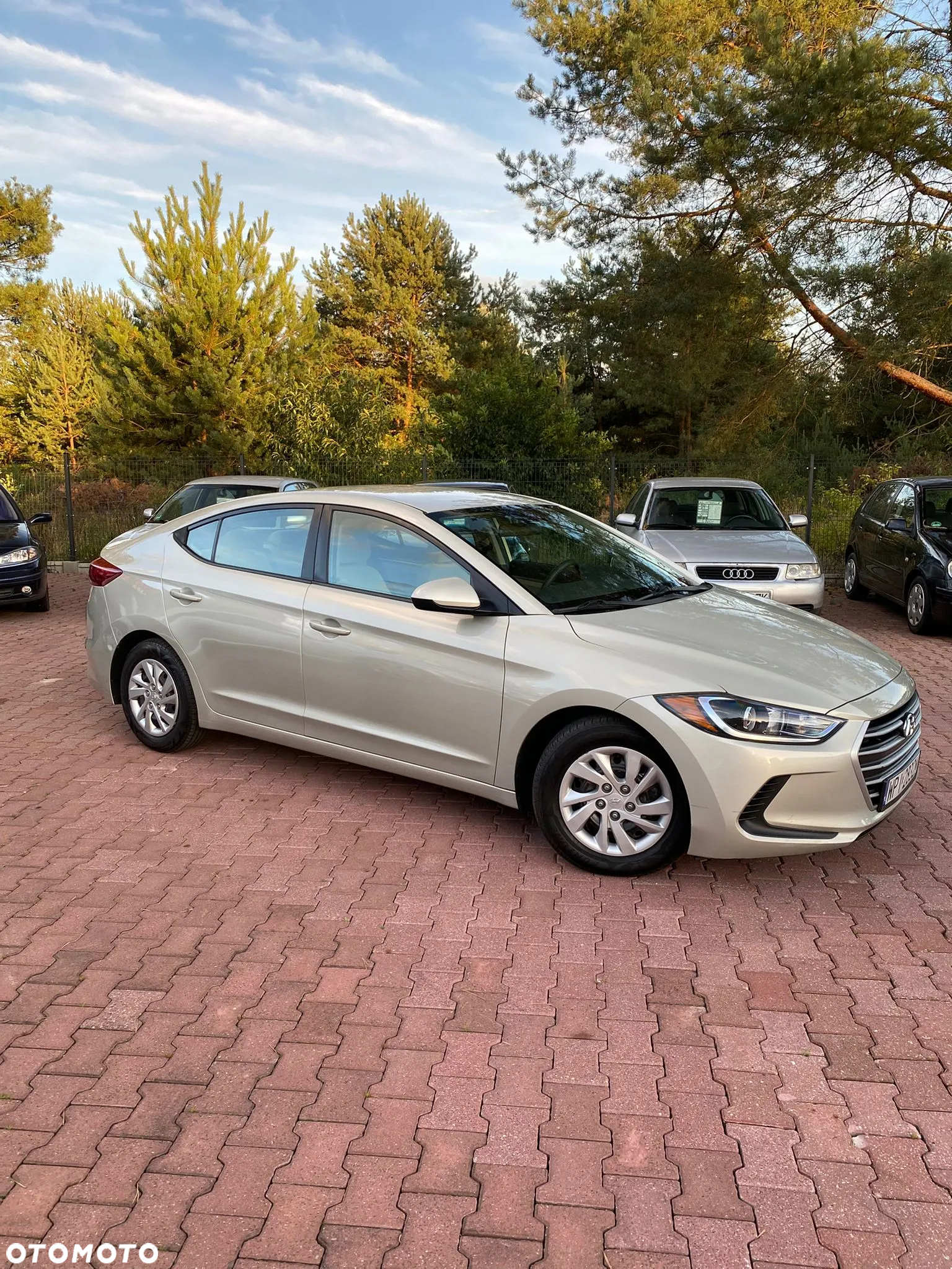 Hyundai Elantra - 8
