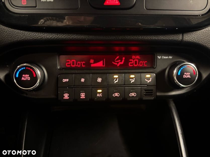Kia Carens 1.6 GDI L - 22