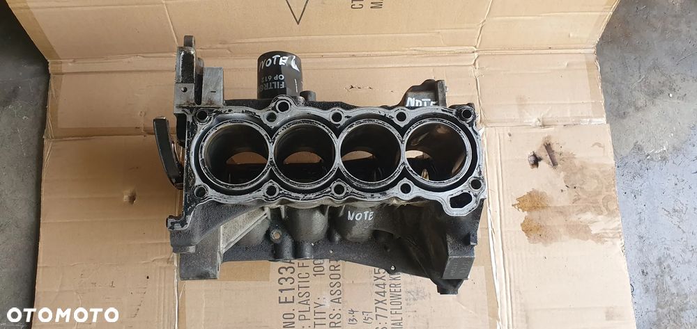 Silnik blok silnika dół słupek Nissan Note E11 1.4 16V CR14 - 1