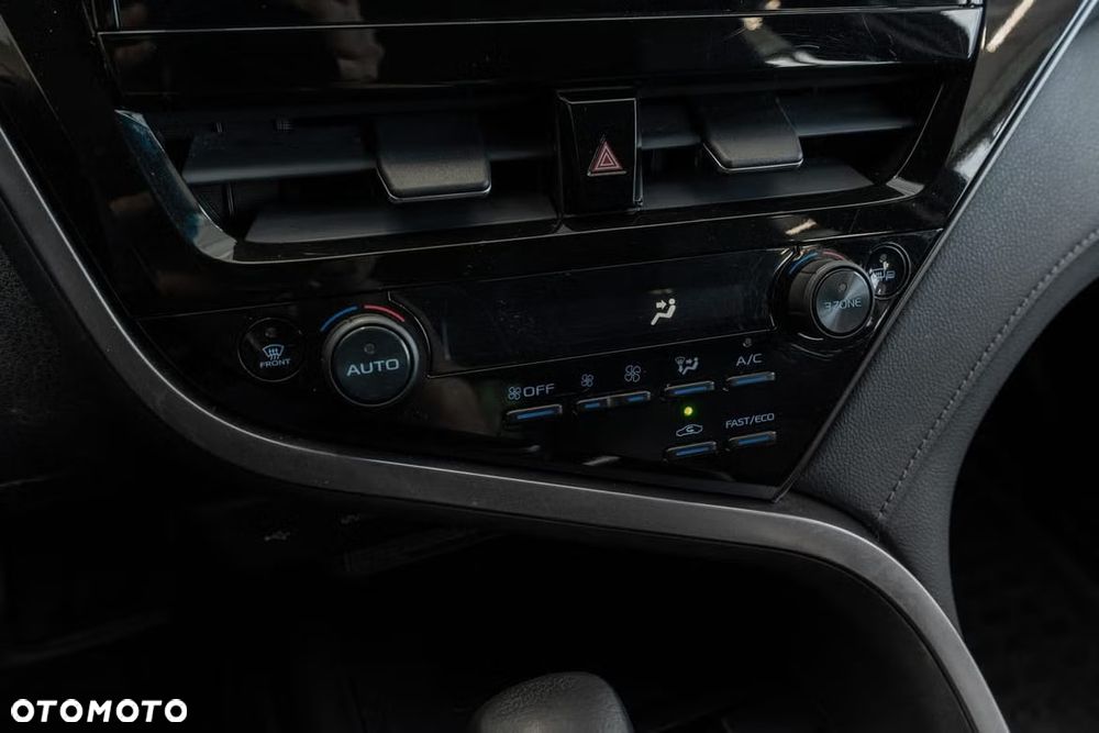 Toyota Camry 2.5 Hybrid Comfort CVT - 23