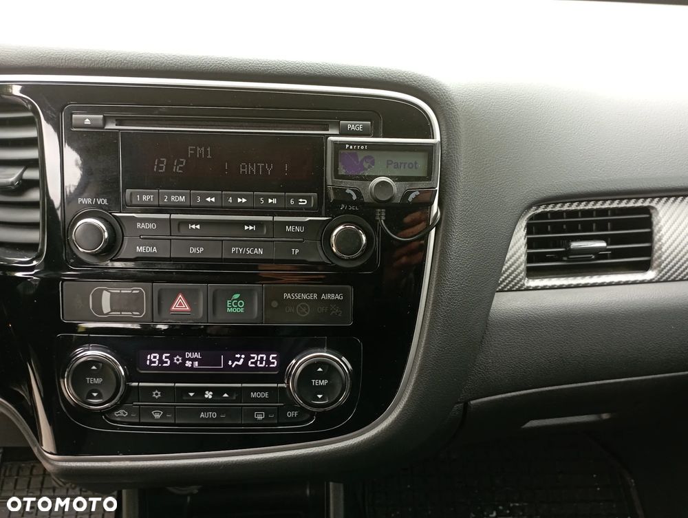 Mitsubishi Outlander 2.0 Invite + 2WD - 7