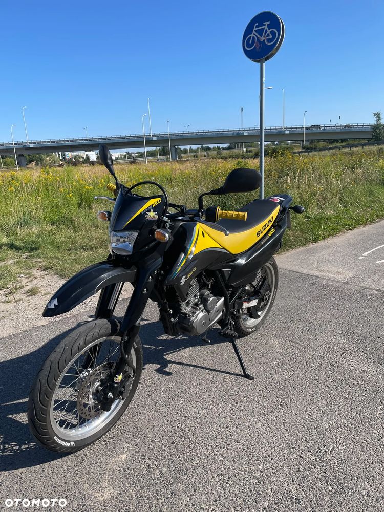 Suzuki DR - 8