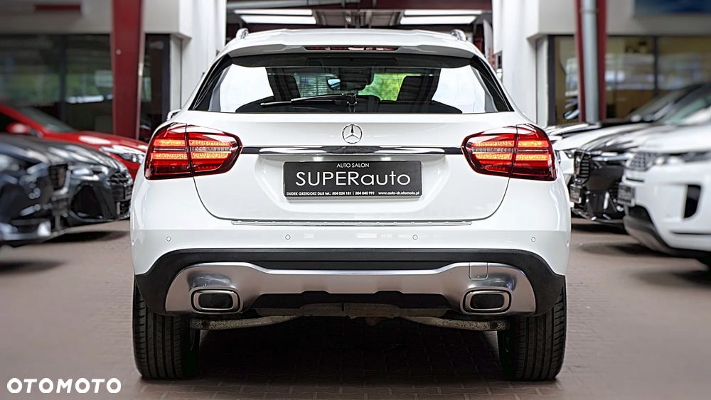 Mercedes-Benz GLA 200 7G-DCT - 10