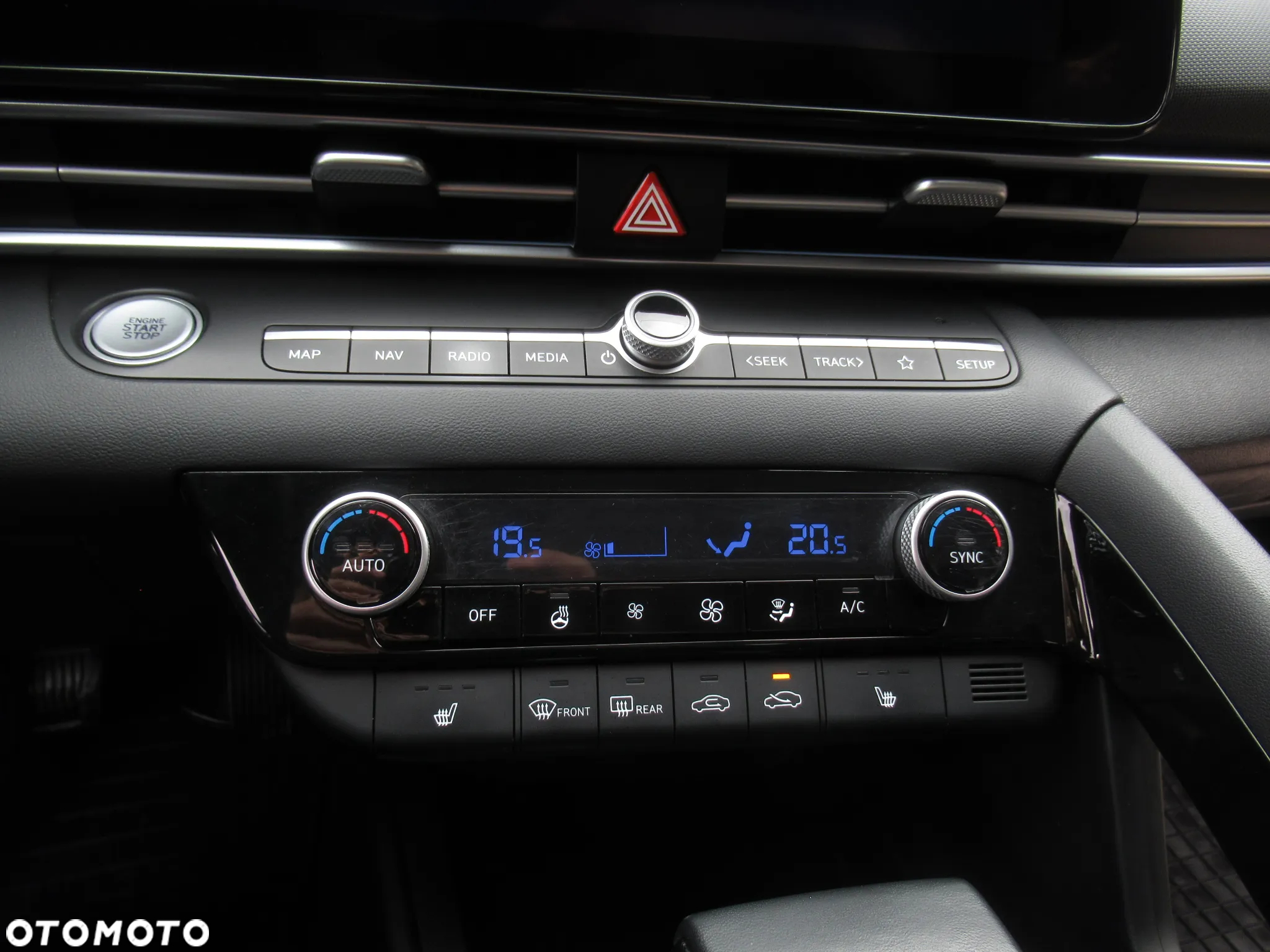 Hyundai Elantra 1.6 Executive CVT - 18