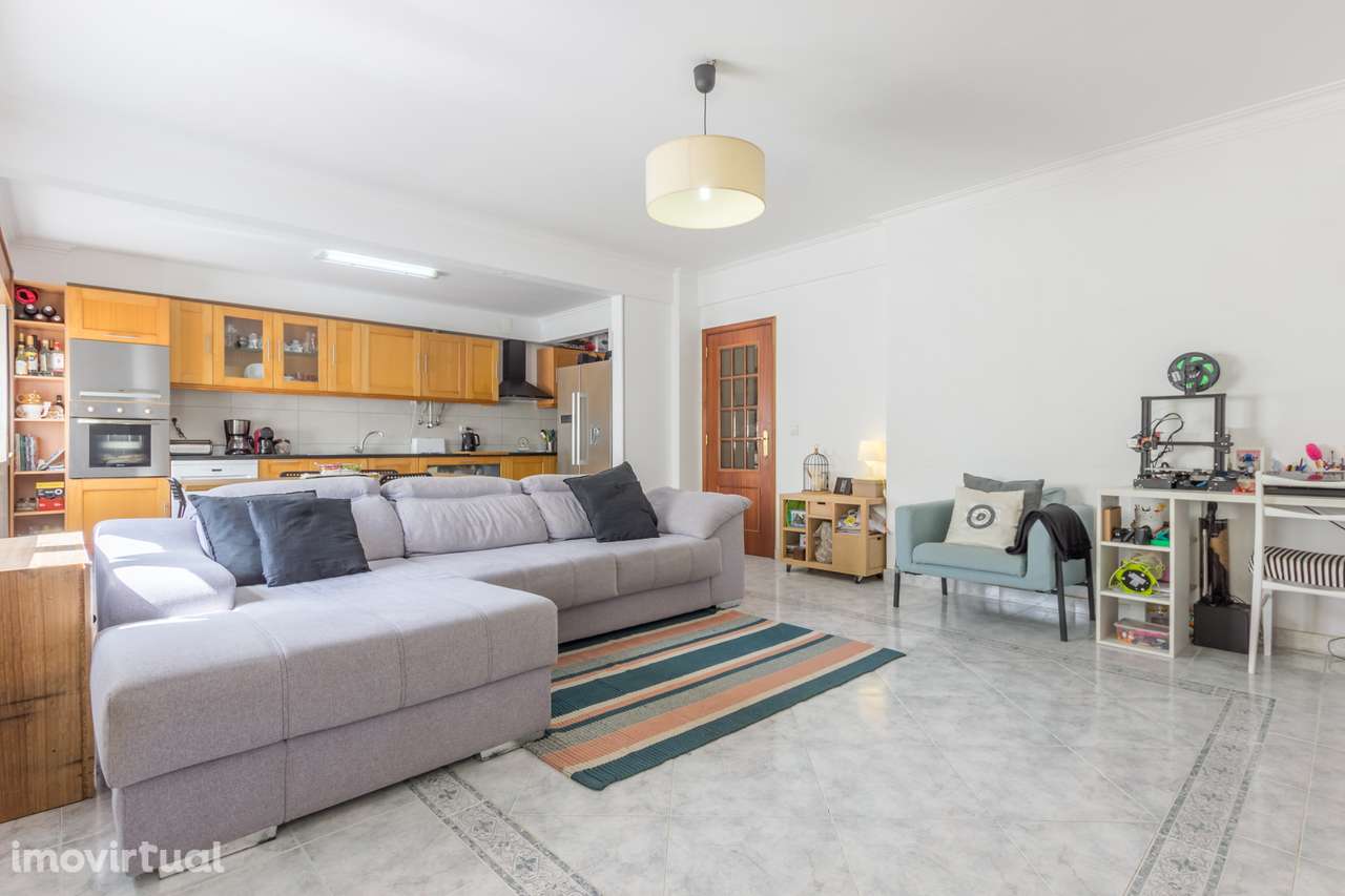 Apartamento T3 em Excelente Localização na Quinta do Conde - Grande imagem: 2/18